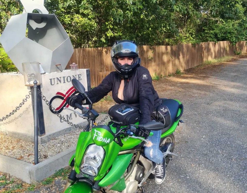 paola_ragazze_in_moto-