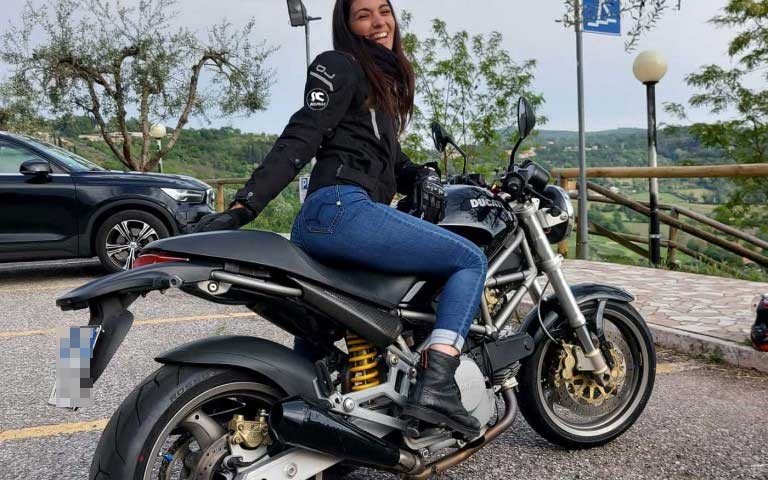 greta_ragazze_in_moto