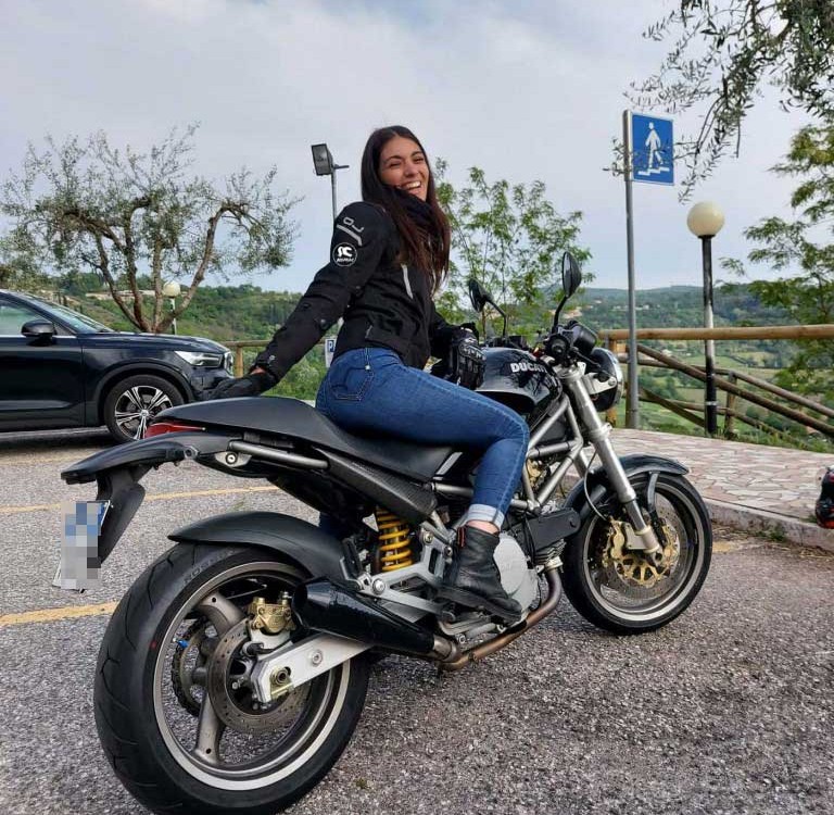 greta_ragazze_in_moto