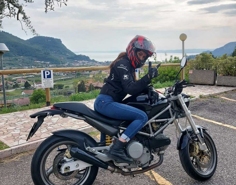 greta_ragazze_in_moto