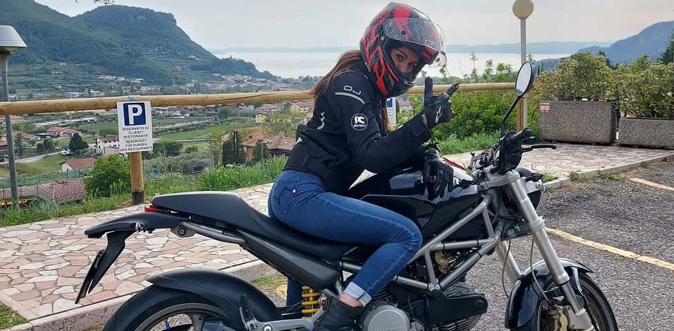 greta_ragazze_in_moto