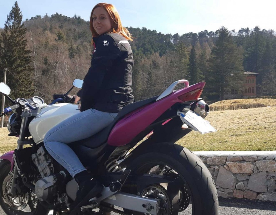 greta_ragazze_in_moto