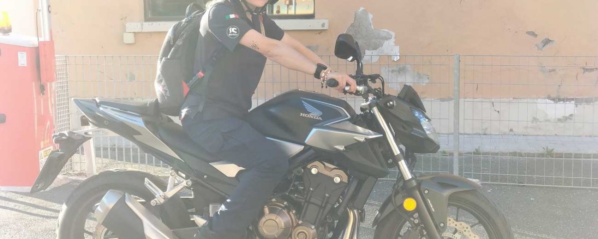 carmela_ragazze_in-moto