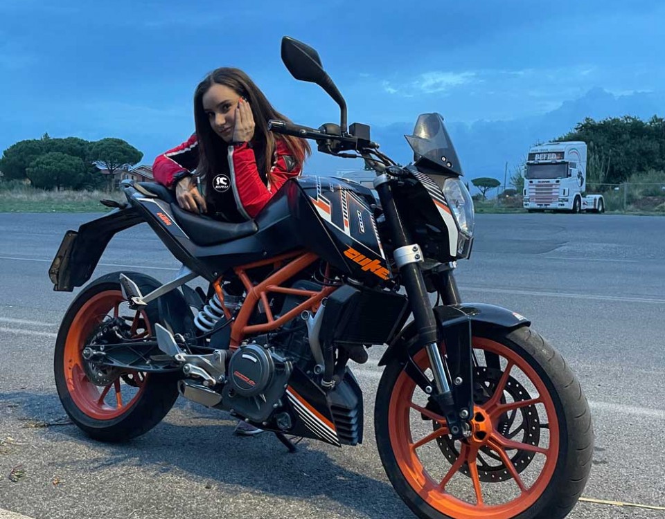 arianna_ragazze_in_moto