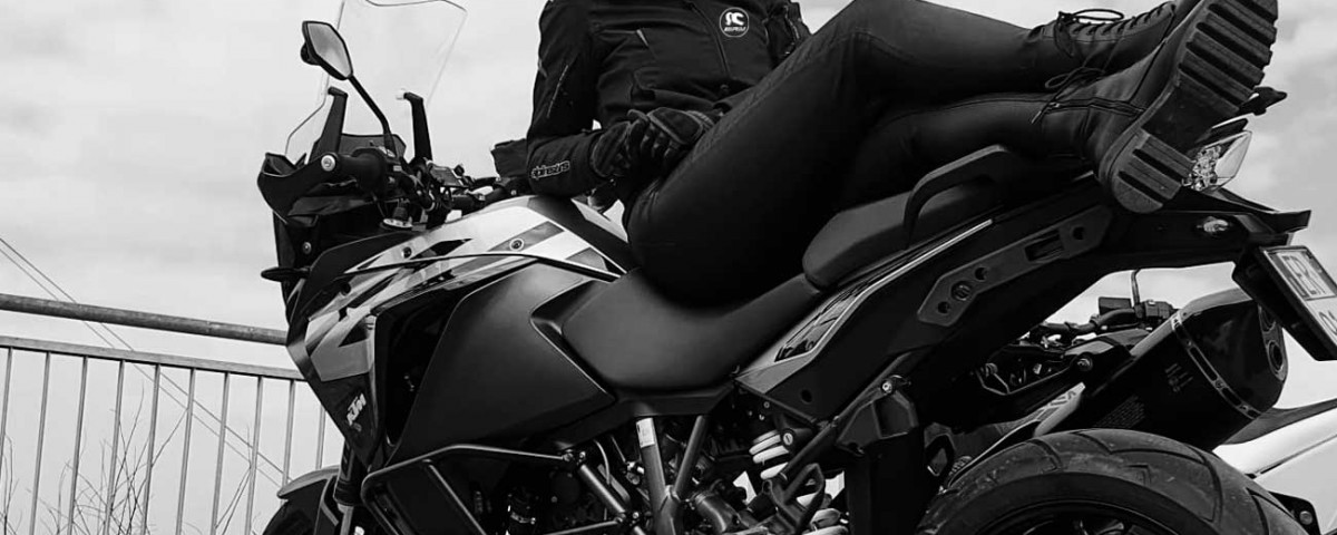 alessandra_ragazze_in-moto