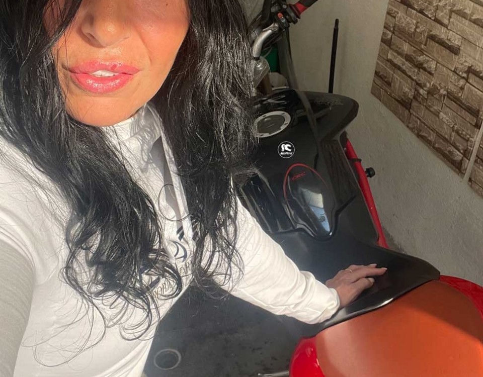 kendy_ragazze_in-moto