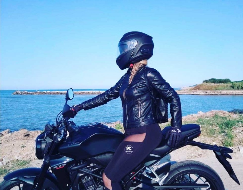 linda_ragazze_in_moto