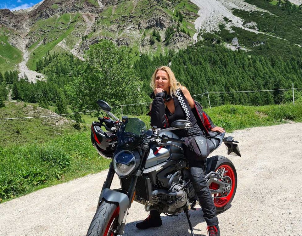 mara_ragazze_in_moto