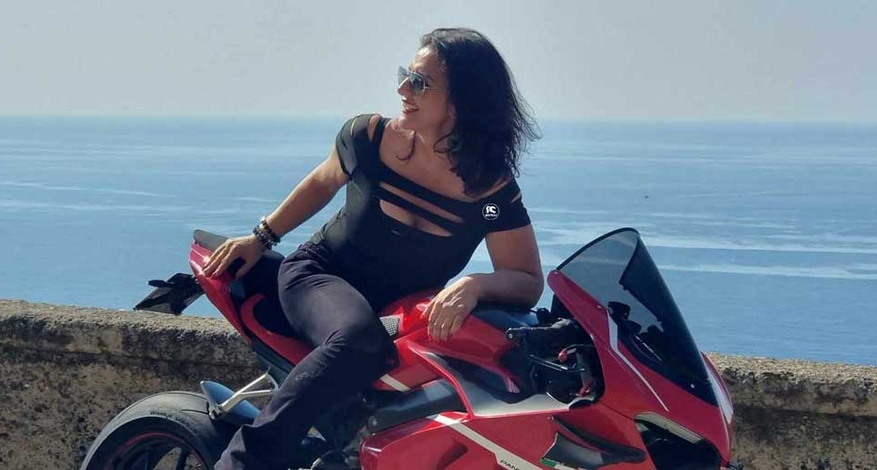 corollaria_ragazze_in_moto