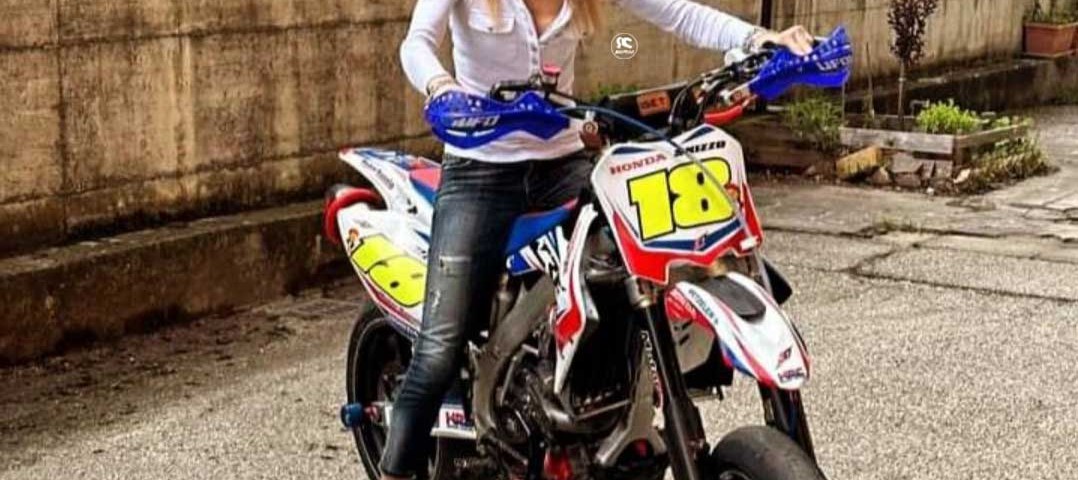 alessandra_ragazze-in-moto