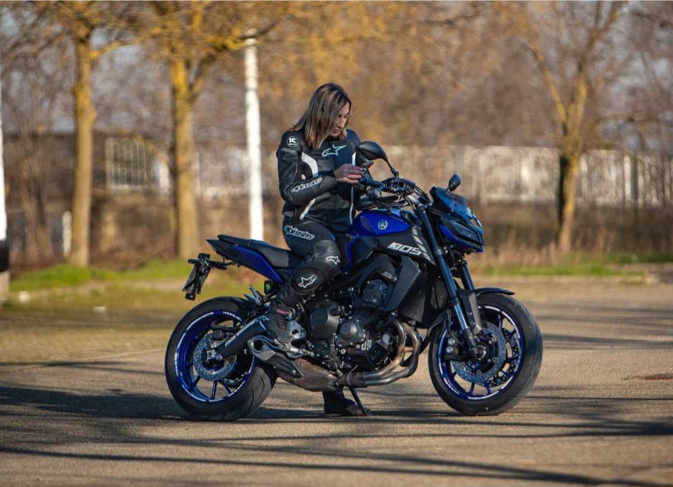 luna_ragazze-in_moto