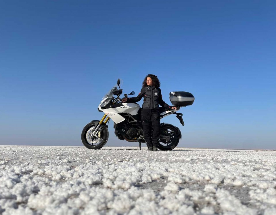 maria_costanza_ragazze_in_moto