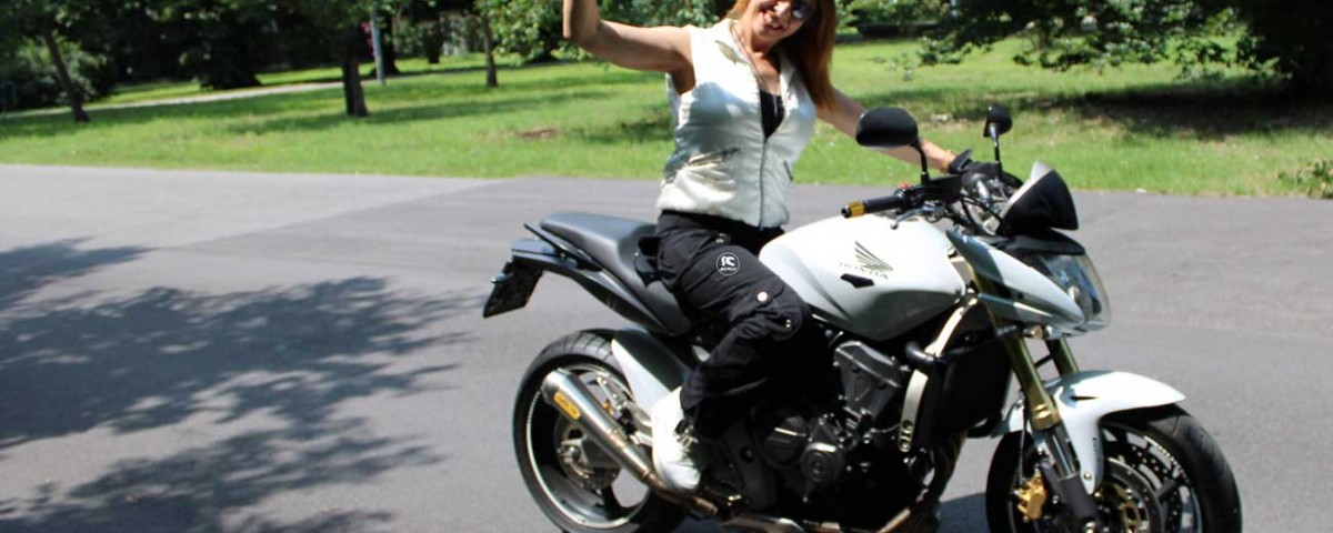 carmen_ragazze_in_moto