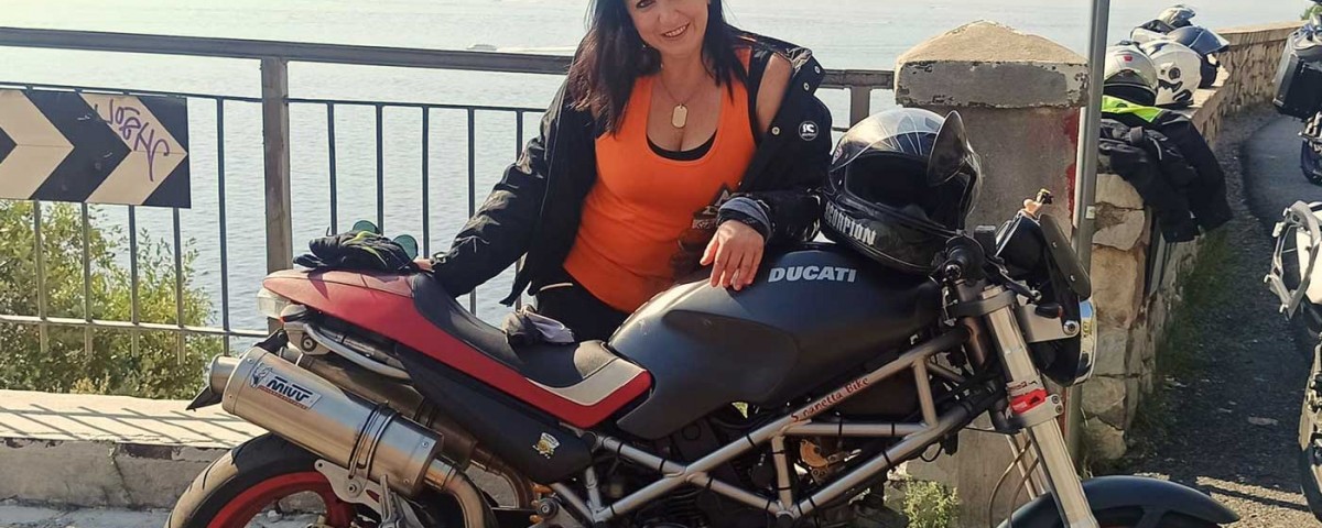 kate_ragazze-in_moto