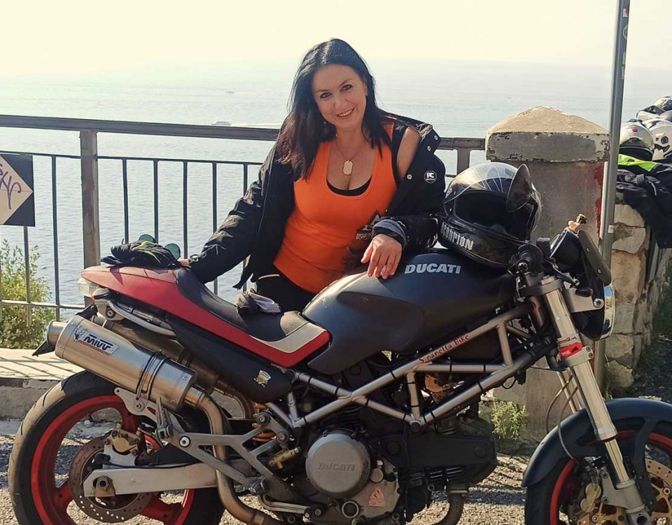 kate_ragazze-in_moto