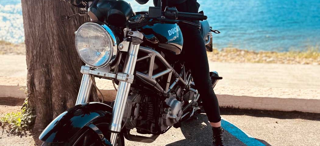 greta_ragazze_in-moto