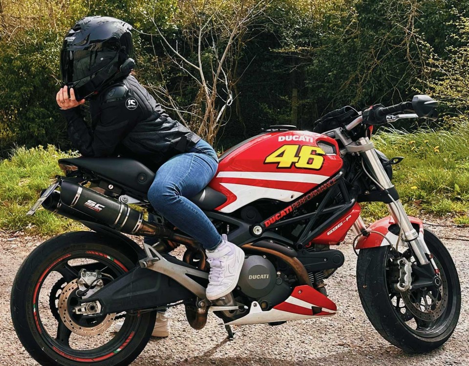 nicole_ragazze_in-moto