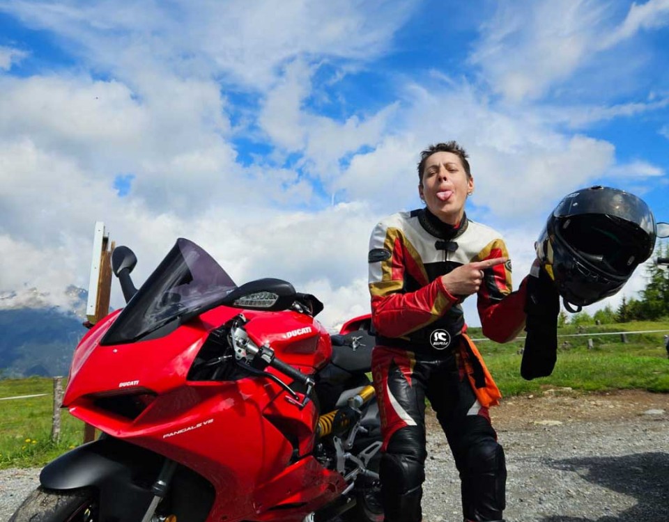 Erika_ragazze_in-moto