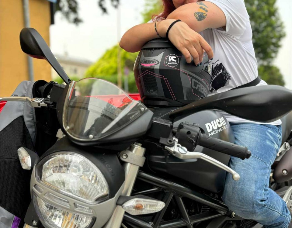 alice_ragazze_in-moto
