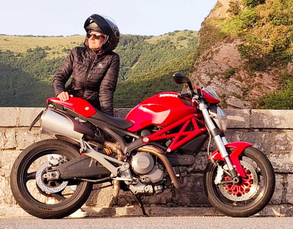 elena_ragazze_in_moto