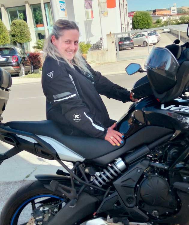 manila_ragazze_in-moto