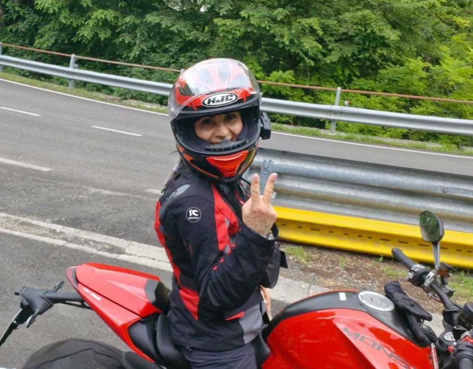 monica_ragazze_in-moto