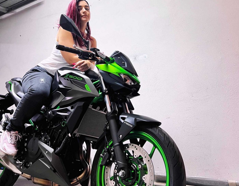 simona_ragazze_in_moto