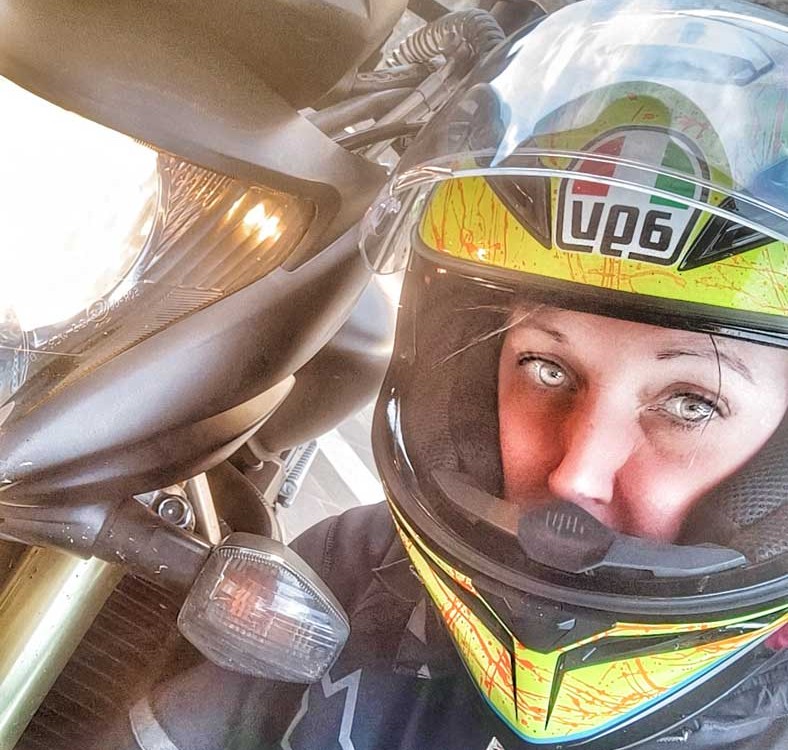 Elly_ragazze_in_moto