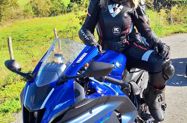 sara_ragazze_in-moto