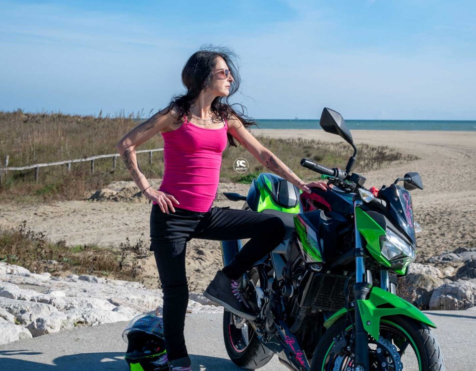 dania_ragazze_in_moto