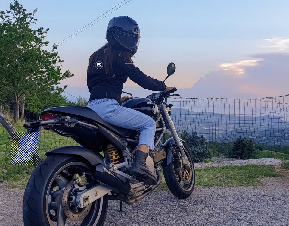 greta_ragazze-in_moto