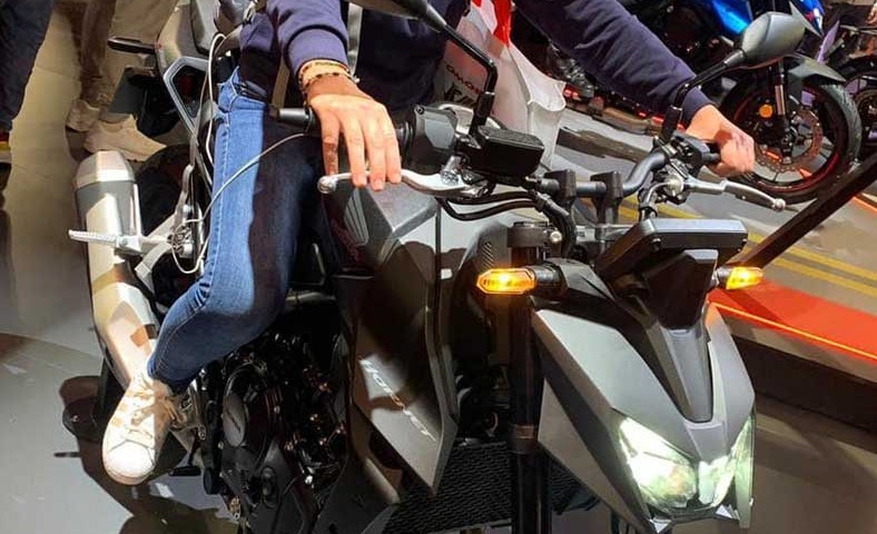 Angela_ragazze_in_moto