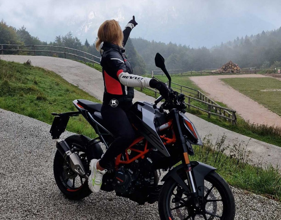 elena_ragazze_in-moto
