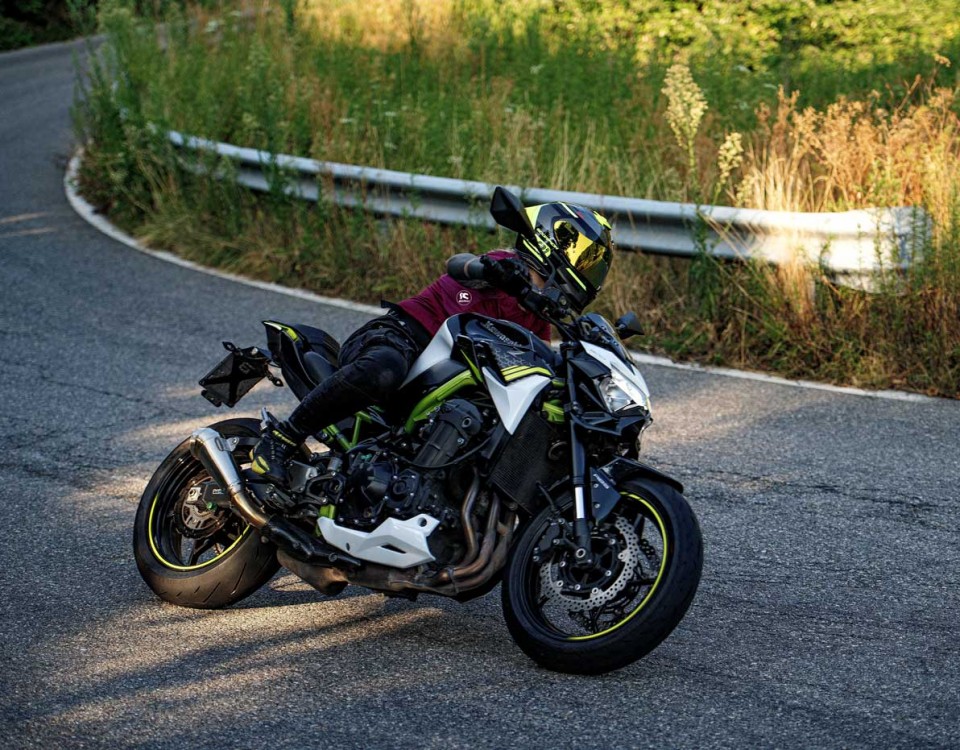 laura_ragazze-in_moto