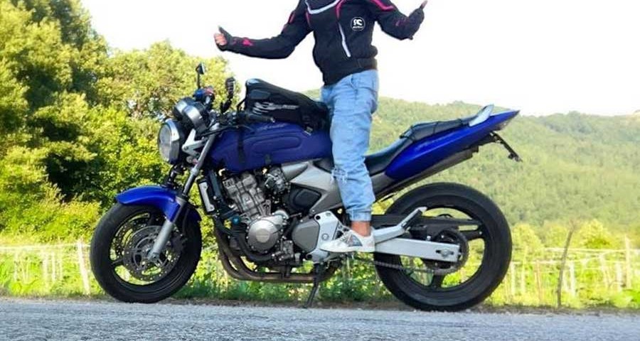 angela_ragazze_in_moto