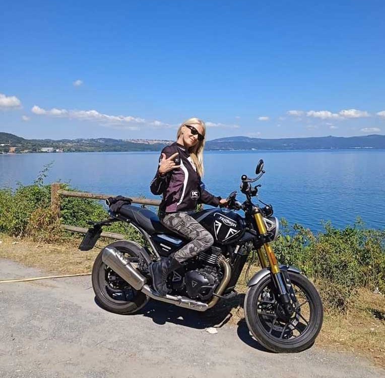 maria_ragazze_in-moto