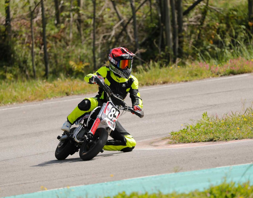 claudia_ragazze_in-moto