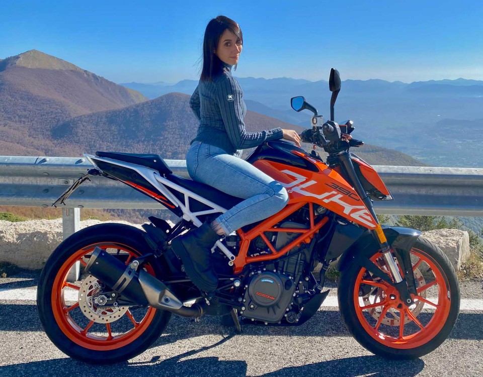 sara_ragazze_in_moto