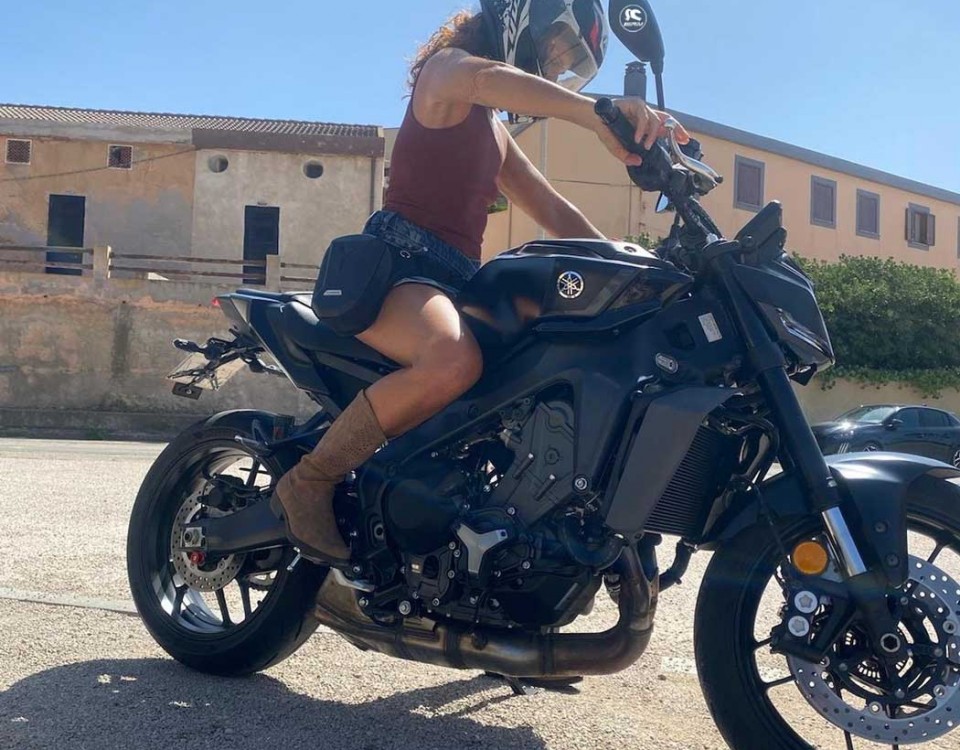 cristina_ragazze_in_moto