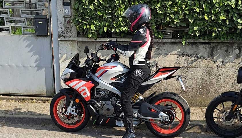 sara_ragazze_in_moto