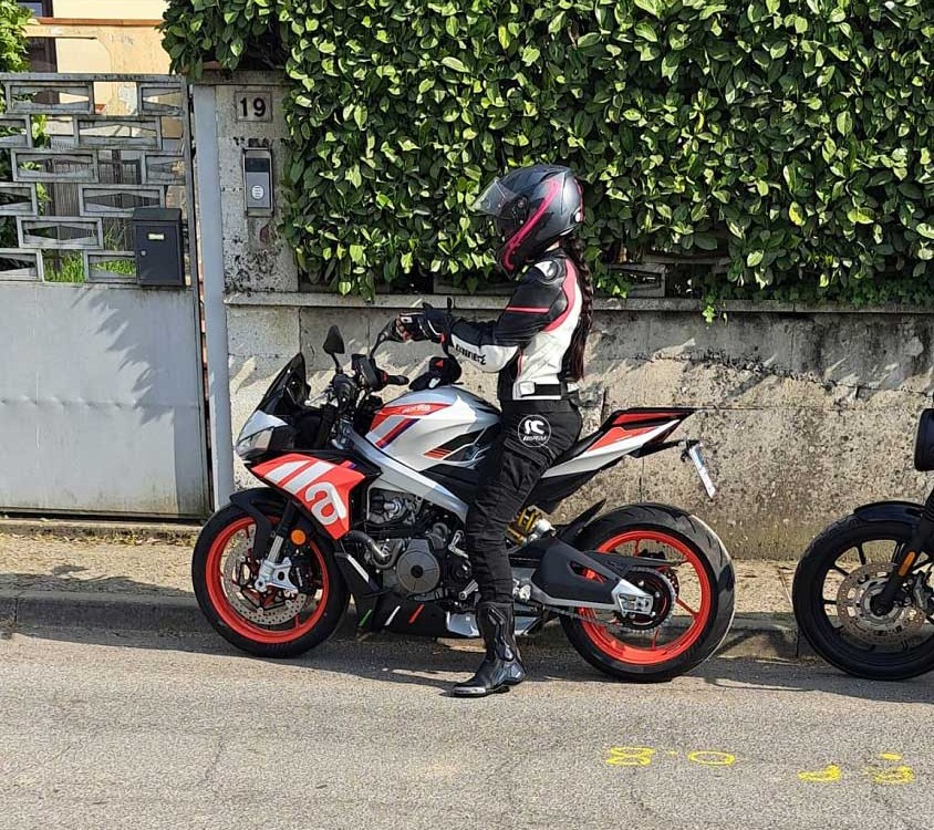 sara_ragazze_in_moto