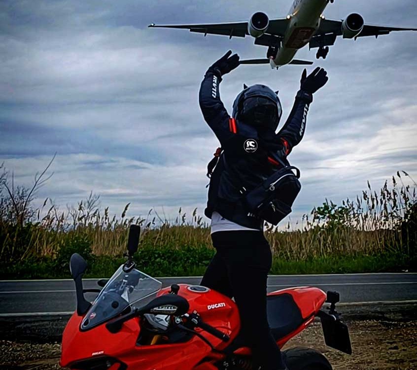 viola_ragazze_in_moto