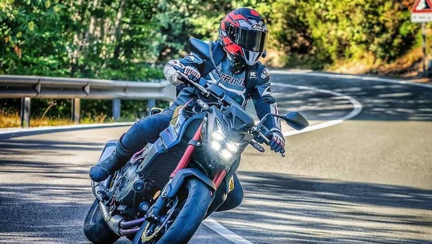 deborah_ragazze_in_moto