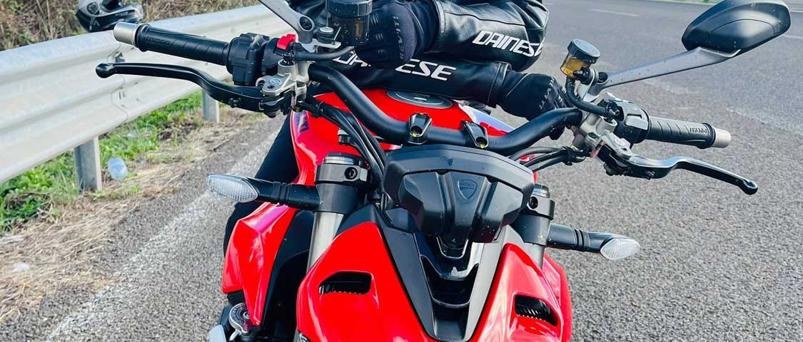 elena_ragazze_in_moto