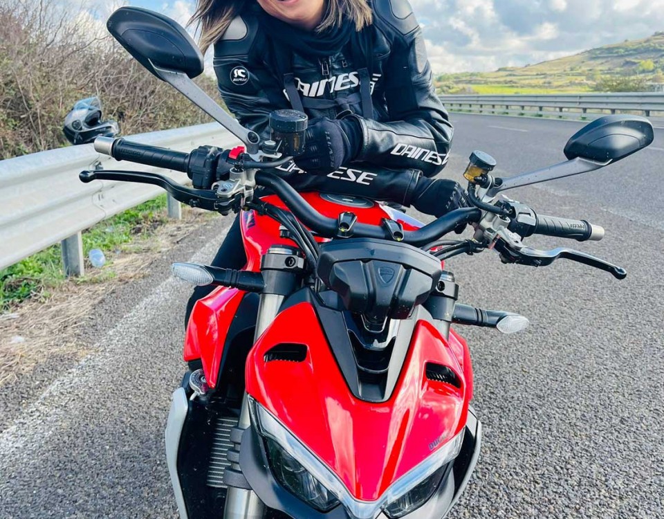 elena_ragazze_in_moto