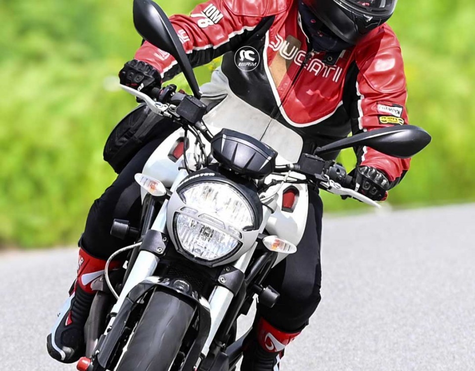 martina_ragazze_in_moto