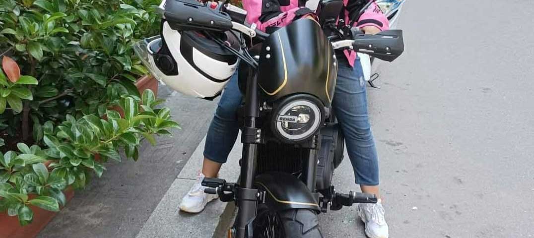mercede_ragazze_in_moto