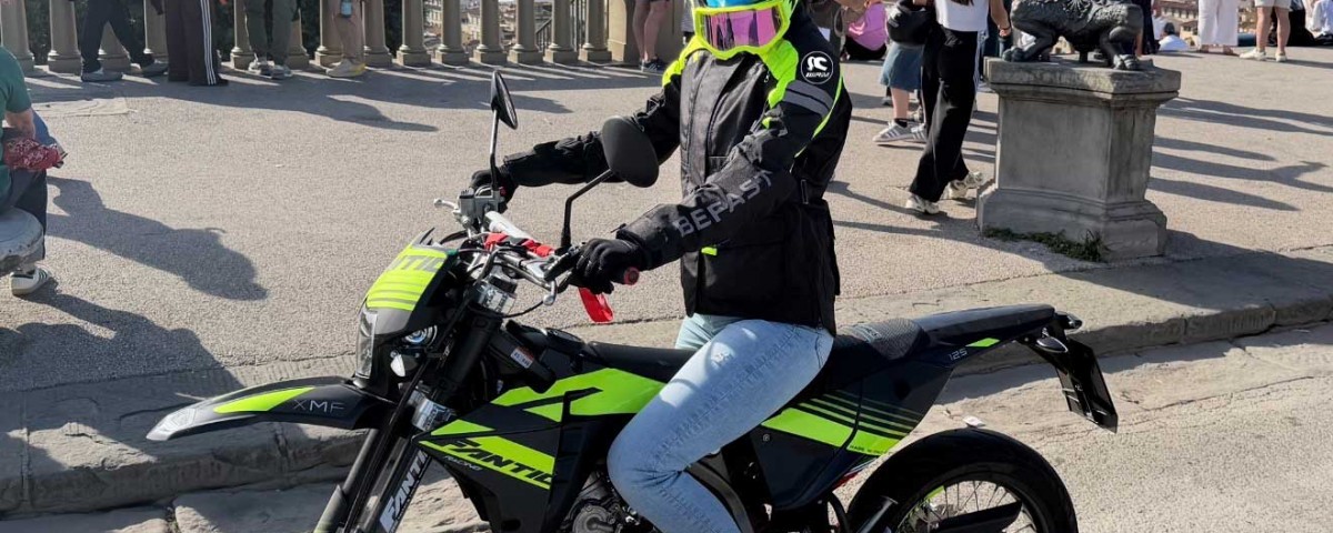 denise_ragazze_in_moto